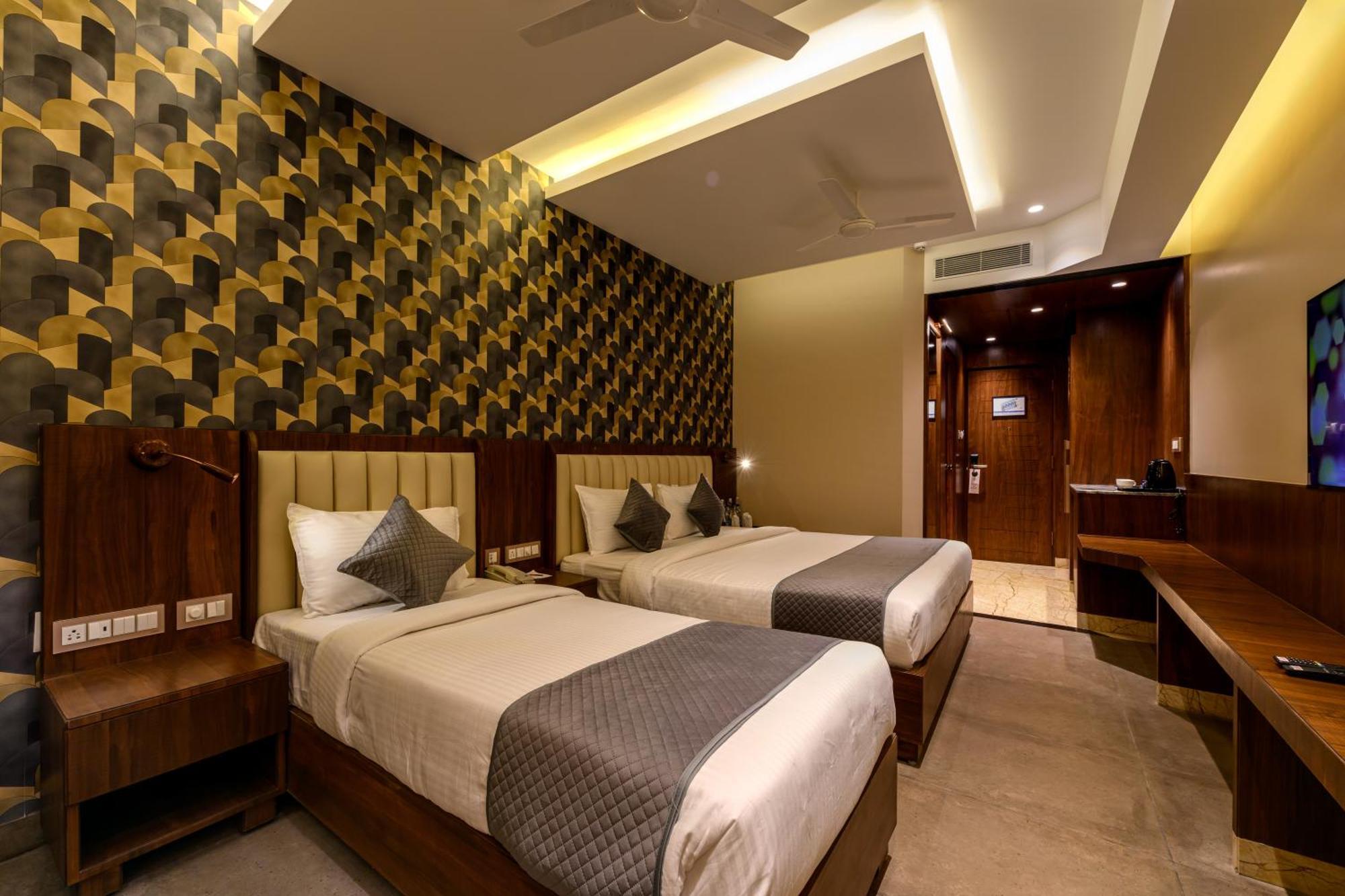 Sundex Hotel Thanjavur Buitenkant foto